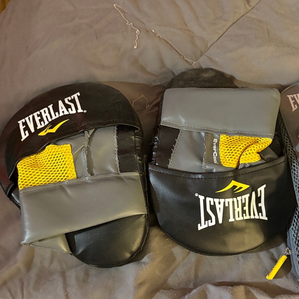 Everlast Black and Yellow Training Mitts